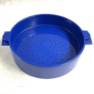 Tupperware 9"X2.5”. Microwave Steamer